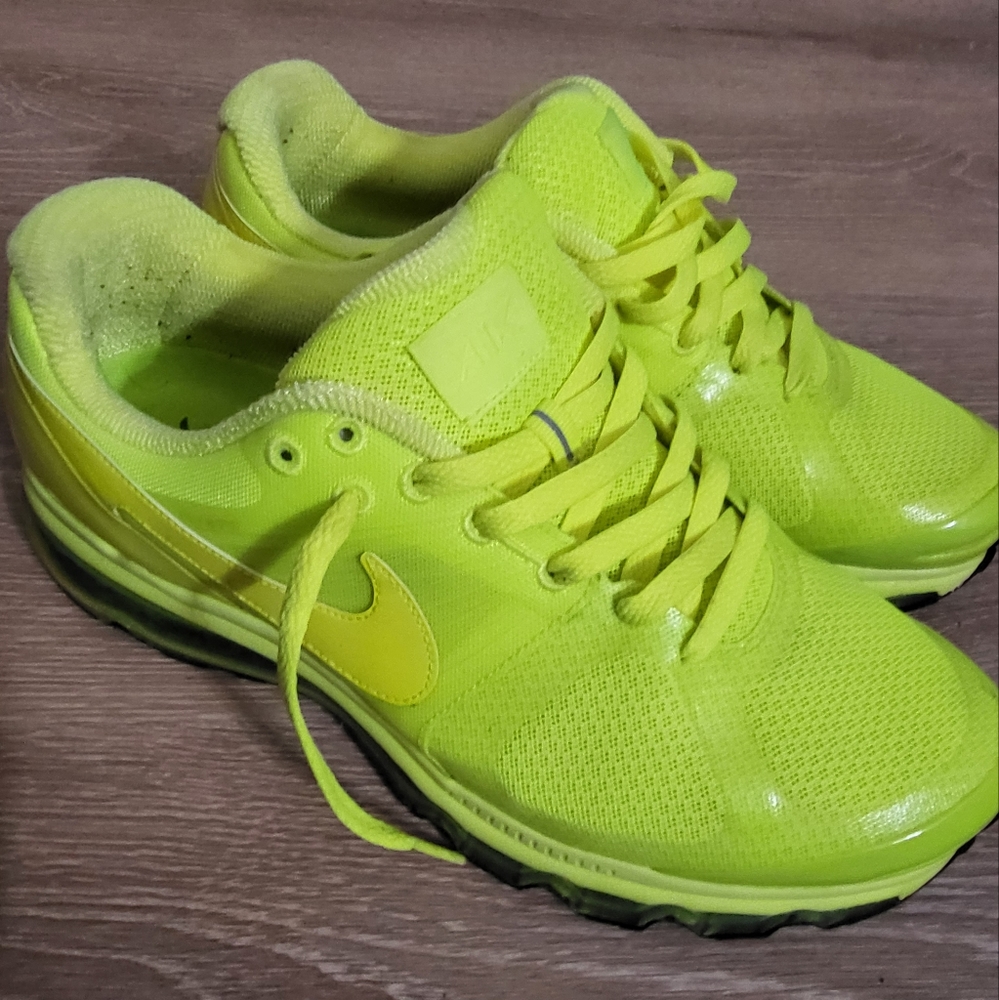 Nike Air Max 2010+ Volt/Volt (rare) Size 10
